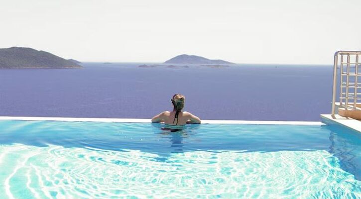 Blue Island Luxury Hotel