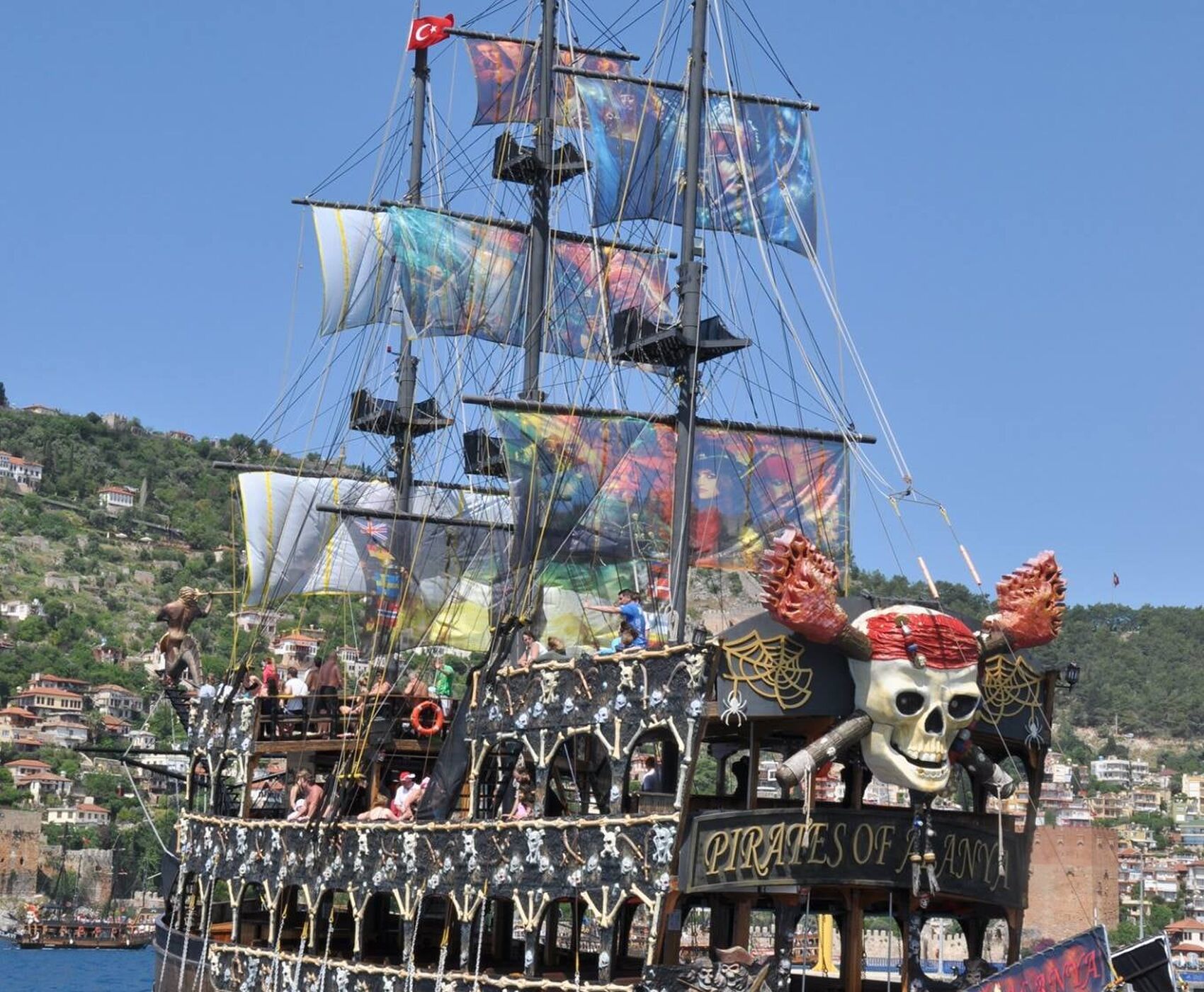 PIRATE YACHT FROM ALANYA