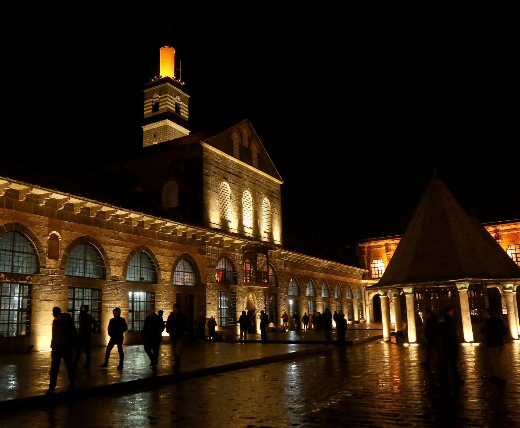 Diyarbakir Midyat Mardin Harran Gobeklitepe Gaziantep tour by plane